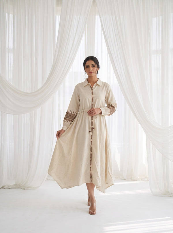 Woman wearing Single Dress | Kunvarani
