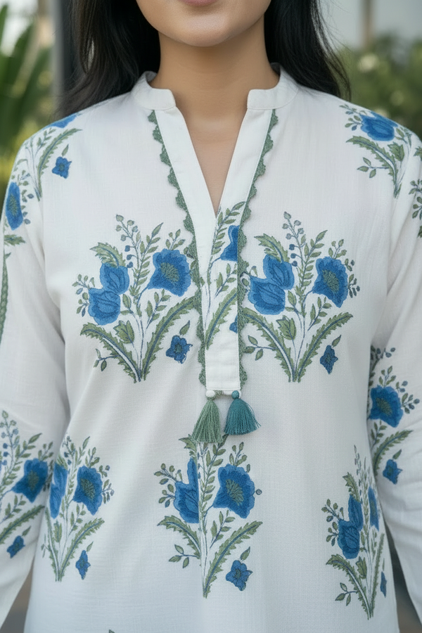 Woman wearing Floral print Shirt | Kunvarani