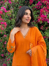 Woman wearing Orange Mull Cotton Knot Work V-Neck Kurti Set with Dupatta | Kunvarani