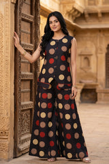Woman wearing Sleeve less Coord Set | Kunvarani