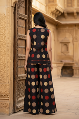Woman wearing Sleeve less Coord Set | Kunvarani