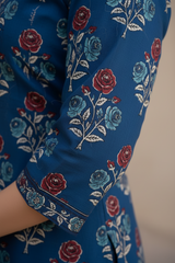 Woman wearing Flower Print kurti Set with Dupatta | Kunvarani