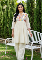 Woman wearing off White kurthi set | Kunvarani