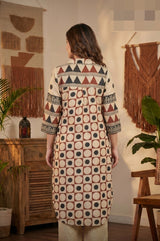 Woman wearing Muslin silk kurta set | Kunvarani