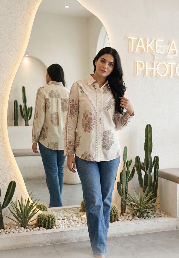 Woman wearing Floral print Shirt | Kunvarani