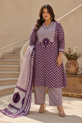 Woman wearing Single mirror work kurtha set | Kunvarani