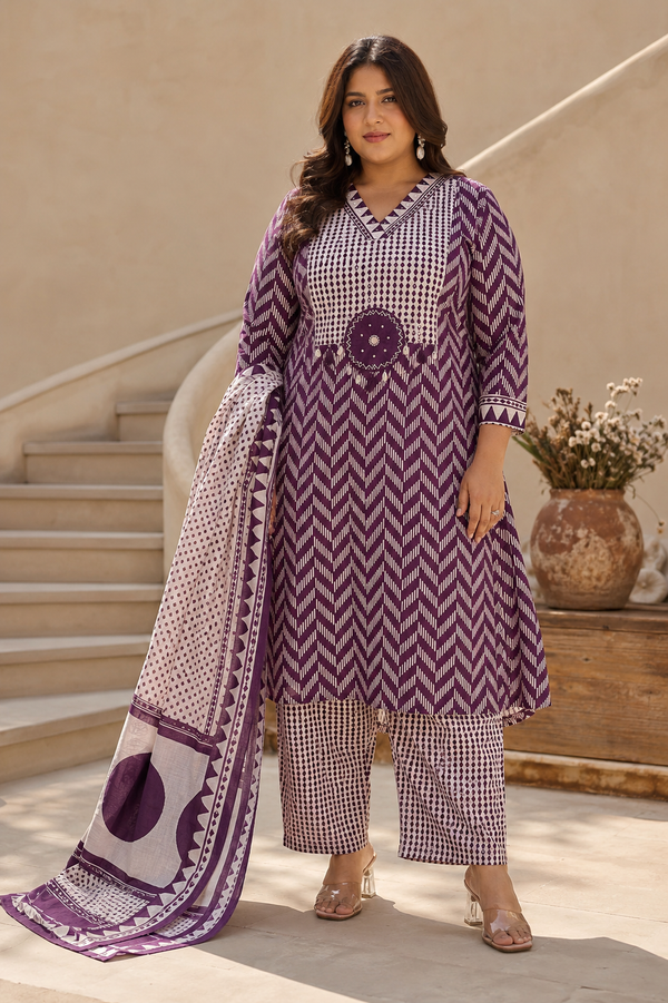 Woman wearing Single mirror work kurtha set | Kunvarani