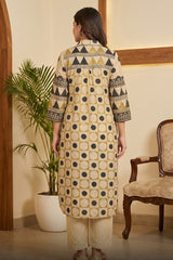 Woman wearing Kurtha Set silk | Kunvarani