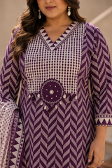 Woman wearing Single mirror work kurtha set | Kunvarani