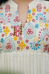 Woman wearing off White kurthi set | Kunvarani