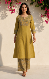Woman wearing Kurta Set | Kunvarani