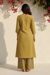 Woman wearing Kurta Set | Kunvarani
