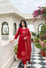 Woman wearing Red Bandhani Cotton A-Line Kurti Set with Dupatta | Kunvarani