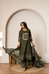 Bandhini Print kurti Set - embroidery and craft close-up | Kunvarani